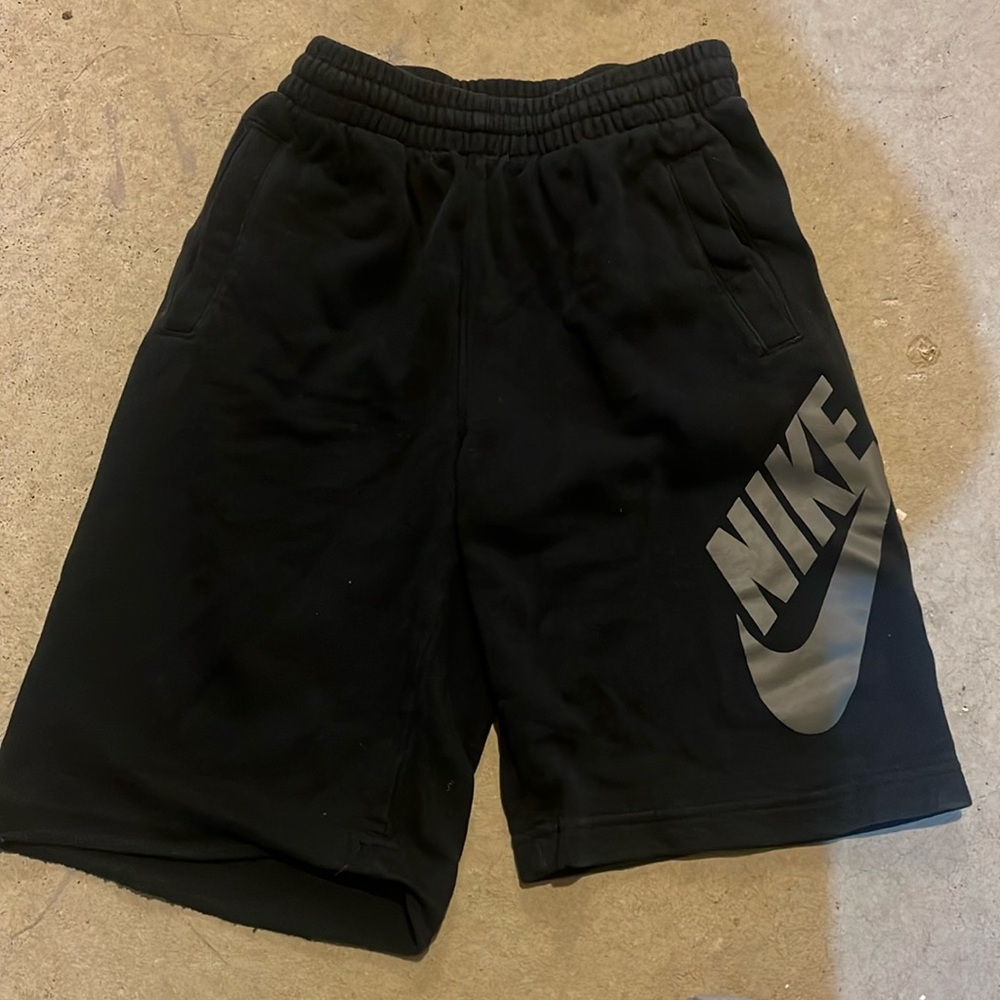 Boy Nike sweat shorts. Size small (8-10 per tag). Black.